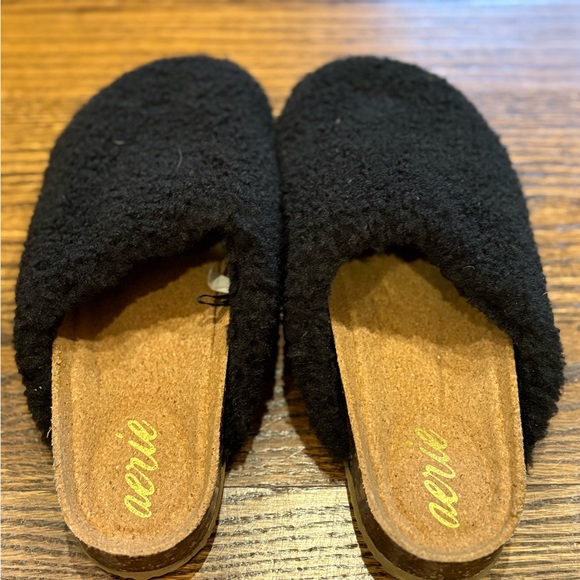 Aerie Fuzzy Bluck Sherpa Mules -Never Worn - Size 10 - Picture 2 of 3